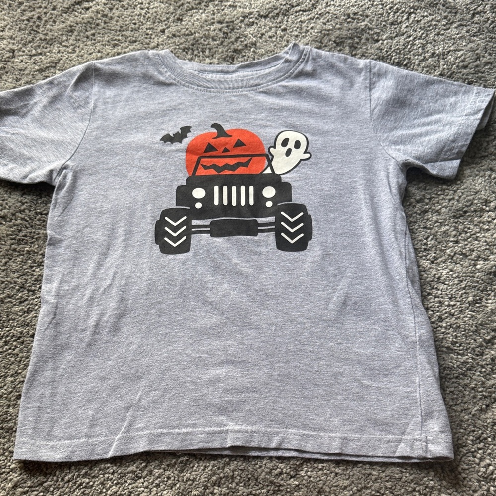 Gray Halloween Graphic T-Shirt